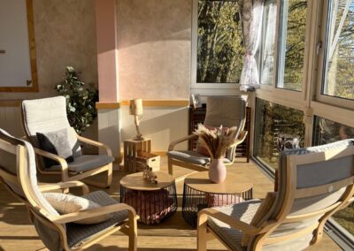 Coin salon de la salle livradois Forez des BAZARs de la Santé